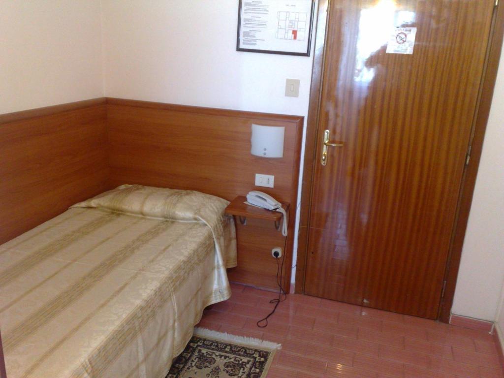 Parking Hotel Giardino Livorno Habitación foto
