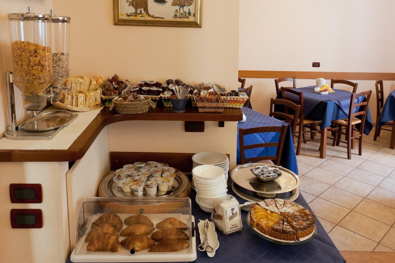 Parking Hotel Giardino Livorno Exterior foto