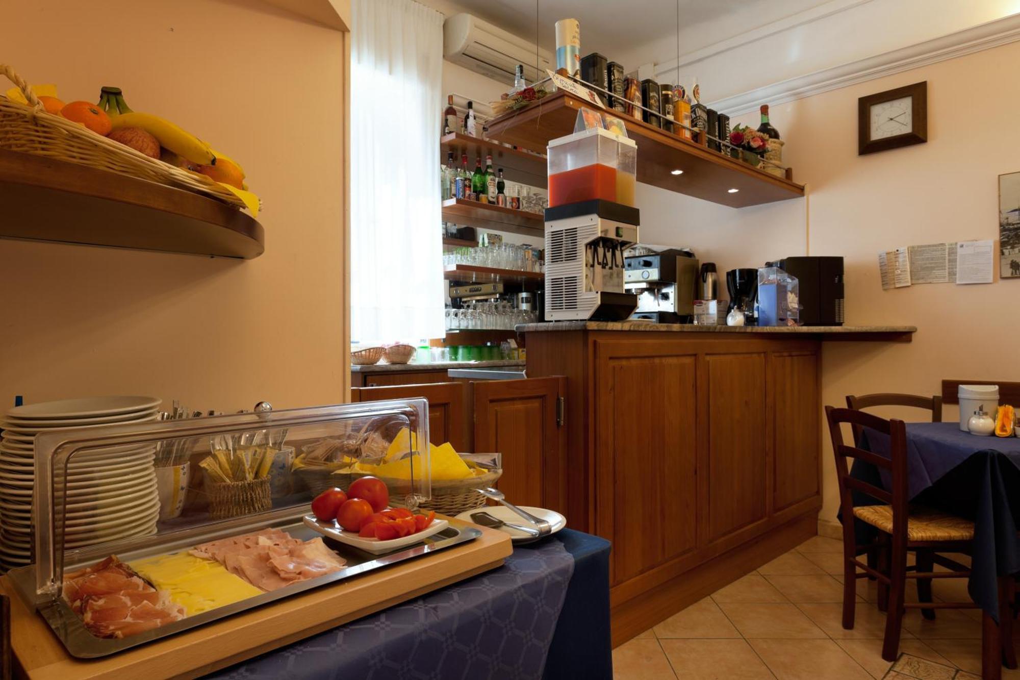 Parking Hotel Giardino Livorno Exterior foto
