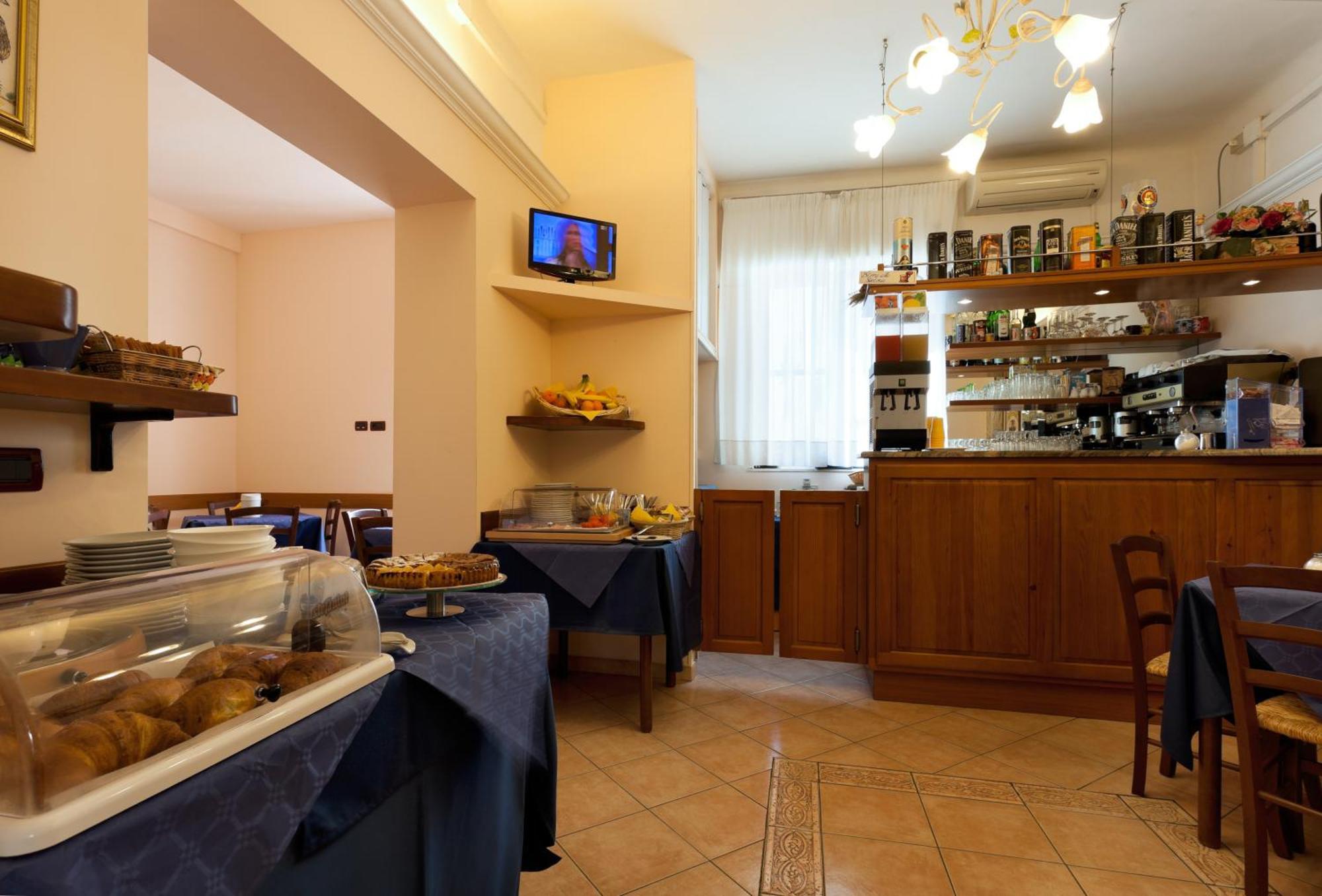 Parking Hotel Giardino Livorno Exterior foto