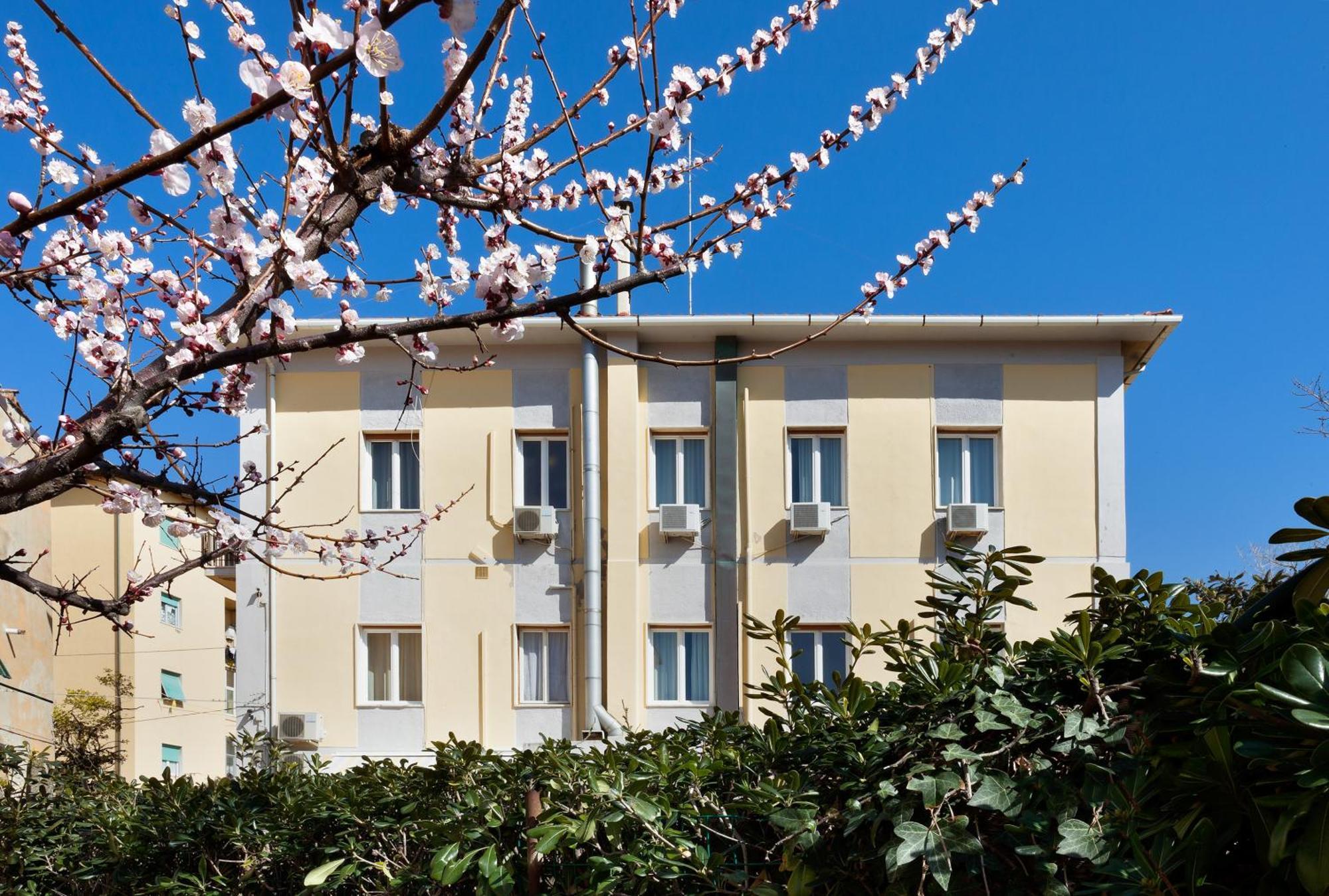 Parking Hotel Giardino Livorno Exterior foto
